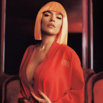 Karol G reina en el cabaret parisino en un show donde los celulares están prohibidos