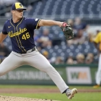 Priester gana su salida 11 en forma seguida cuando los Cerveceros vencen a los Piratas 5-2