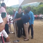 Incidente entre diputada Fiordaliza Estévez y una mujer de la seguridad presidencial en Puerto Plata