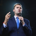 Hieren de bala al activista conservador Charlie Kirk en evento universitario en Utah