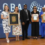 Francina Hungría y otros líderes reciben reconocimiento por su labor en la fe