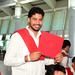 Sorpresa en la graduación: Alice Rizvi se reúne con su padre biológico tras años de ausencia