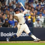 Tres jonrones y pitcheo hermético ponen a los Cerveceros en la Serie de Campeonato de la LN