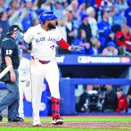 Vladimir Guerrero Jr. batea sexto jonrón de playoffs y los Azulejos llevan serie a séptimo partido