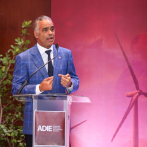 Joel Santos llama a trabajar para mejorar el servicio eléctrico