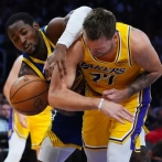 Warriors se imponen a los Lakers a pesar de los 43 puntos de Luka Doncic
