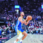 Stephen Curry lidera los salarios de la NBA