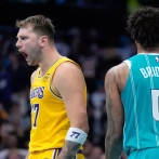 Luka Doncic devuelve a los Lakers al triunfo con LeBron en la sala de espera