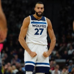 Gobert anota 24 con 14 rebotes en el triunfo de los Wolves sobre los Warriors