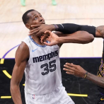 Doncic y James conducen a Lakers hacia remontada y triunfo 128-121 ante Grizzlies