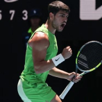 Carlos Alcaraz triunfa y se instala en los cuartos de final en el Australia Open