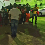 Ejército remite al Ministerio Público a conductor detenido con 15 haitianos indocumentados