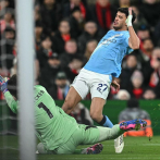 El Manchester City remonta, vence al Liverpool y mantiene presión sobre el Arsenal