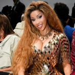 Cardi B amenaza con demandar a TMZ por el video viral de su caída mientras bailaba con un robot