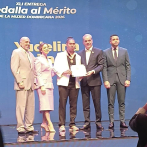 Yudelina Mejía le dedica la Medalla al Mérito a su extinta madre Reina García