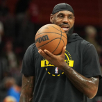 LeBron iguala a Parish al participar en su partido número 1611 de serie regular de la NBA