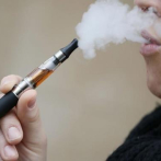 Aprueban en Reino Unido prohibir la venta de cigarrillos a nacidos después del 2008