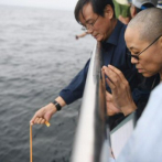 Arrojan al mar las cenizas del Premio Nobel Liu Xiaobo