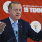Presidente de Turquía promete ‘arrancar la cabeza’ a golpistas y terroristas