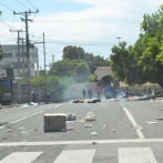 Protestan en la UASD por muerte dirigente FALPO; FED denuncia Policía ataca a tiros a manifestantes
