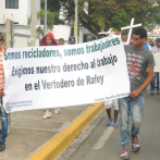 Recicladores del vertedero de Rafey esperan llegar mañana al Palacio Nacional