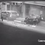 Automóvil cae de séptimo piso de garaje en Texas