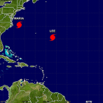 María se convierte de nuevo en huracán mientras se aleja de costa de EE.UU.