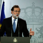 Rajoy destituye a Gobierno catalán y convoca comicios regionales en diciembre