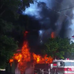 Incendio destruye estación de bomberos y una casa en Peravia