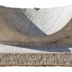 Encuentran intacto un reloj de sol de 2,000 años en un yacimiento romano
