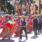 Disneyland abre en California su multicultural temporada navideña