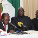 Mugabe no dimite y pide que Zimbabue vuelva a la normalidad