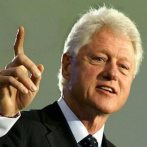 Bill Clinton conoce de primera mano la devastación por ciclón en Puerto Rico