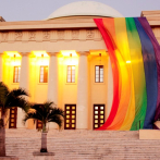 Bandera LGBT colocada en Bellas Artes fue por Día del Sida