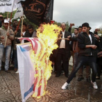 Cientos de manifestantes en Gaza queman fotos de Trump y banderas de EEUU