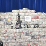 Decomisan mil 26 paquetes de cocaína, varios vehículos y un fusil en Barahona