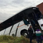 Choque de tren y autobús deja dos muertos y 43 heridos en occidente de México