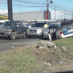 Tránsito se congestiona en autopista Duarte por accidente entre varios vehículos