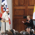 Papa pide perdón por abusos sexuales de religiosos a niños en Chile