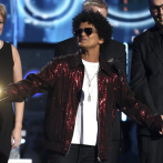 Bruno Mars reafirma liderazgo en la música al ganar seis Grammy