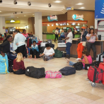 Pasajeros varados por vuelos suspendidos de Pawa realizan protestas en AILA