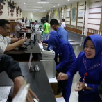 Video: Provincia indonesia obliga a las azafatas de vuelo musulmanas a llevar velo