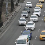Dos mil taxistas bloquean Praga en contra de Uber