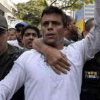 Jóvenes exponen ideas del venezolano Leopoldo López tras 4 años de detención