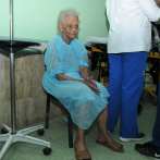 Ana Mercedes, la anciana que espera que un familiar la busque en el hospital Salvador B. Guatier