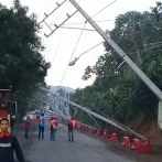 Transito paralizado entre Santiago y Puerto Plata por caída de postes del tendido eléctrico