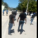 Haitianos y dominicanos se enfrentan a pedradas en Pedernales