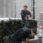 Más de cien vuelos suspendidos en Heathrow por la nieve que azota el Reino Unido