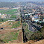 Trump dice que la construcción del muro con México comenzará 