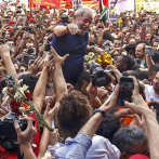 Seguidores impiden a Lula entregarse a la policía